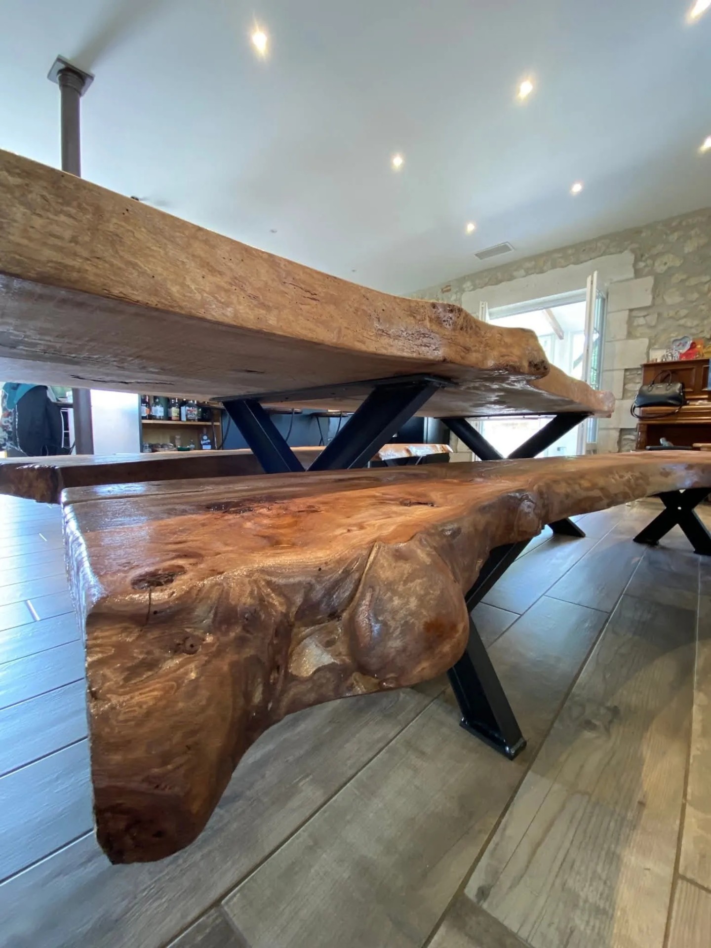 Table bois massif piétement métal